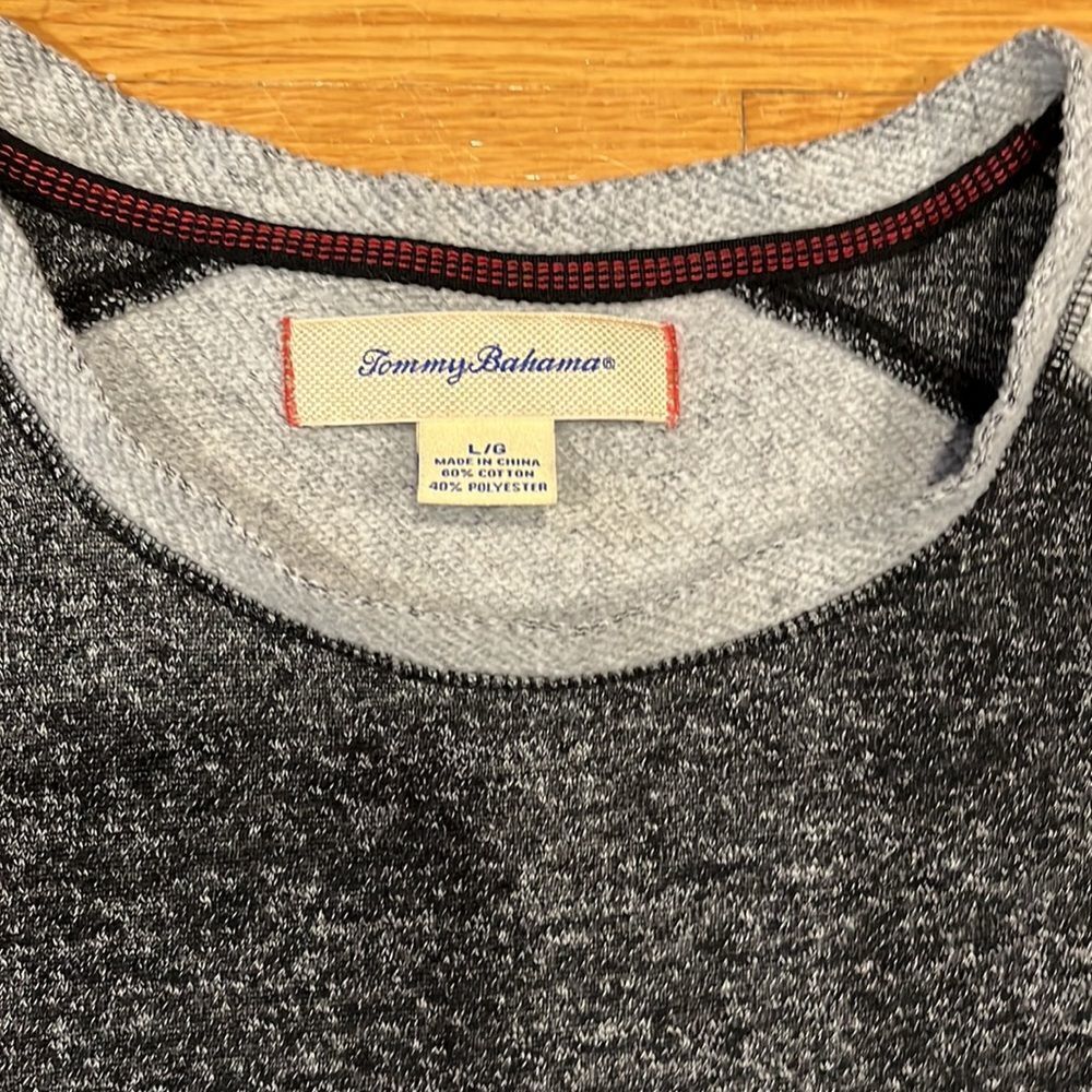 Tommy Bahama sweatshirt size large - Picture 2 of 8